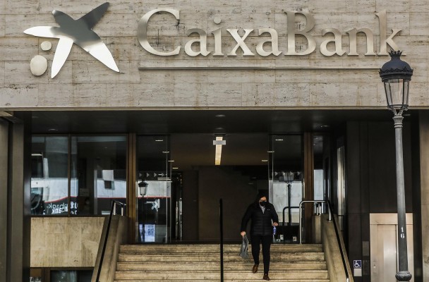 CaixaBank inicia este lunes la sustitución de la marca Bankia en las oficinas 'retail'
