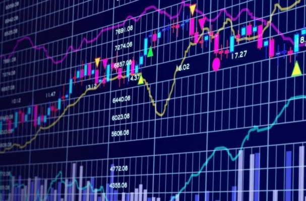 El Ibex 35 franquea los 10.300 puntos a media sesión