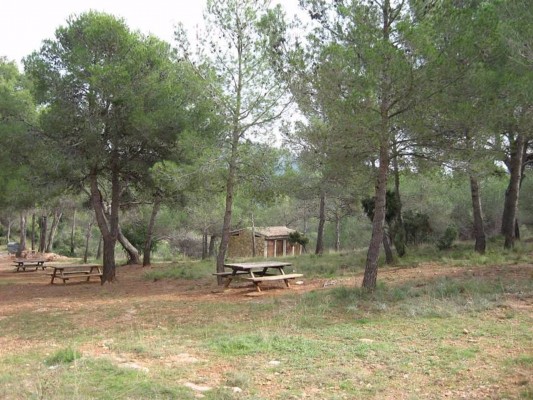 Desalojan un botellón en el que participaban una treintena de jóvenes en Serra