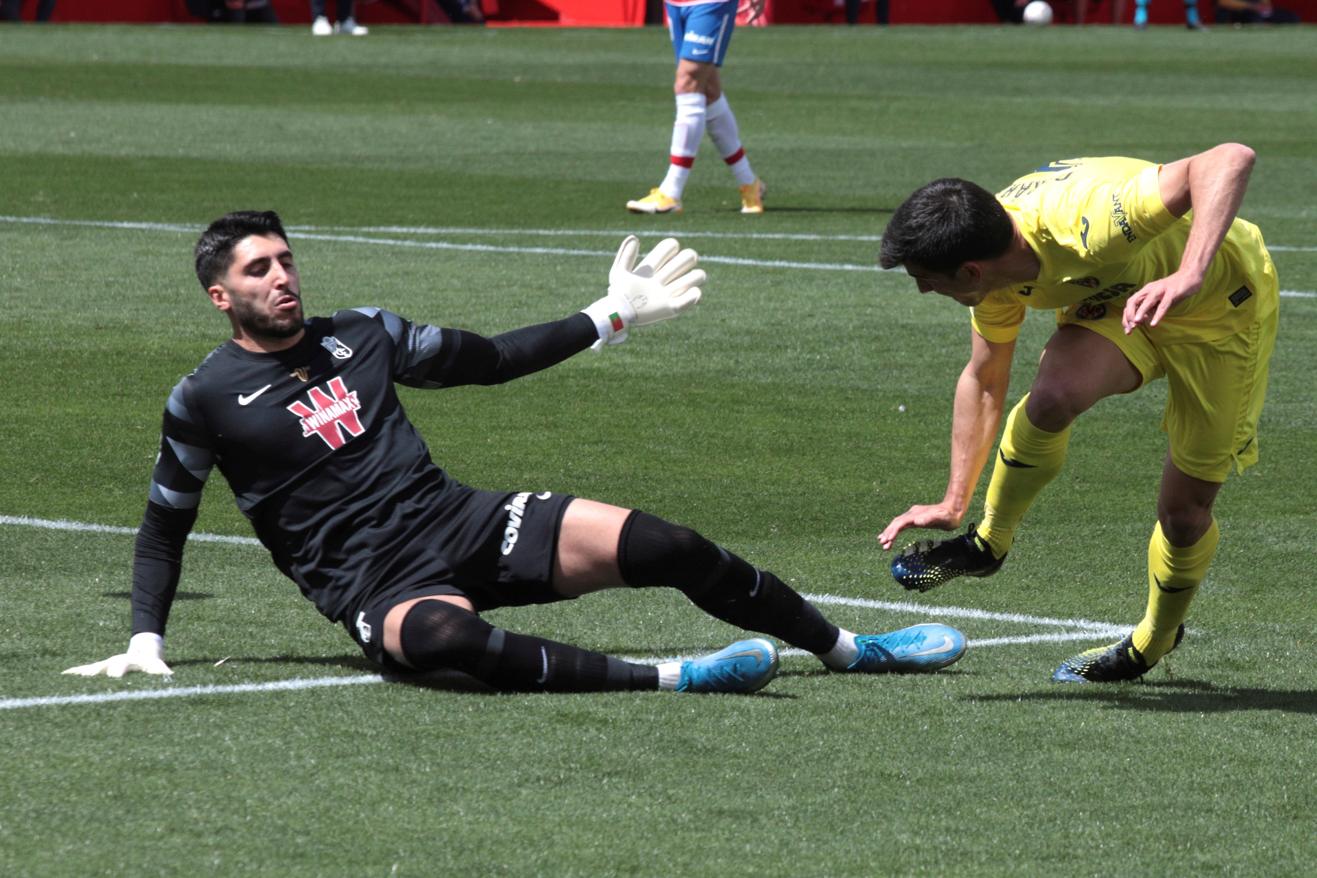 Un sensacional Gerard Moreno lidera a un autoritario Villarreal en Granada (0-3)