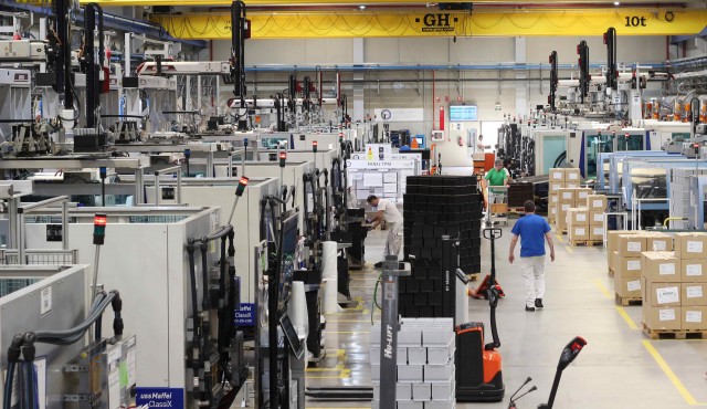La planta de plásticos para baterías de Clarios en Ibi cumple 10 años con una inversión de 5 millones