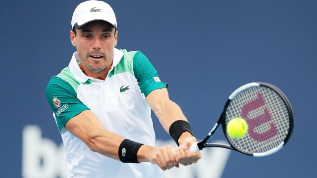 El italiano Sinner deja a Bautista sin final en Miami