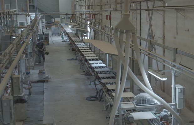 Onda se alía con siete  empresas cerámicas para formar a sus vecinos en hornos y prensas 