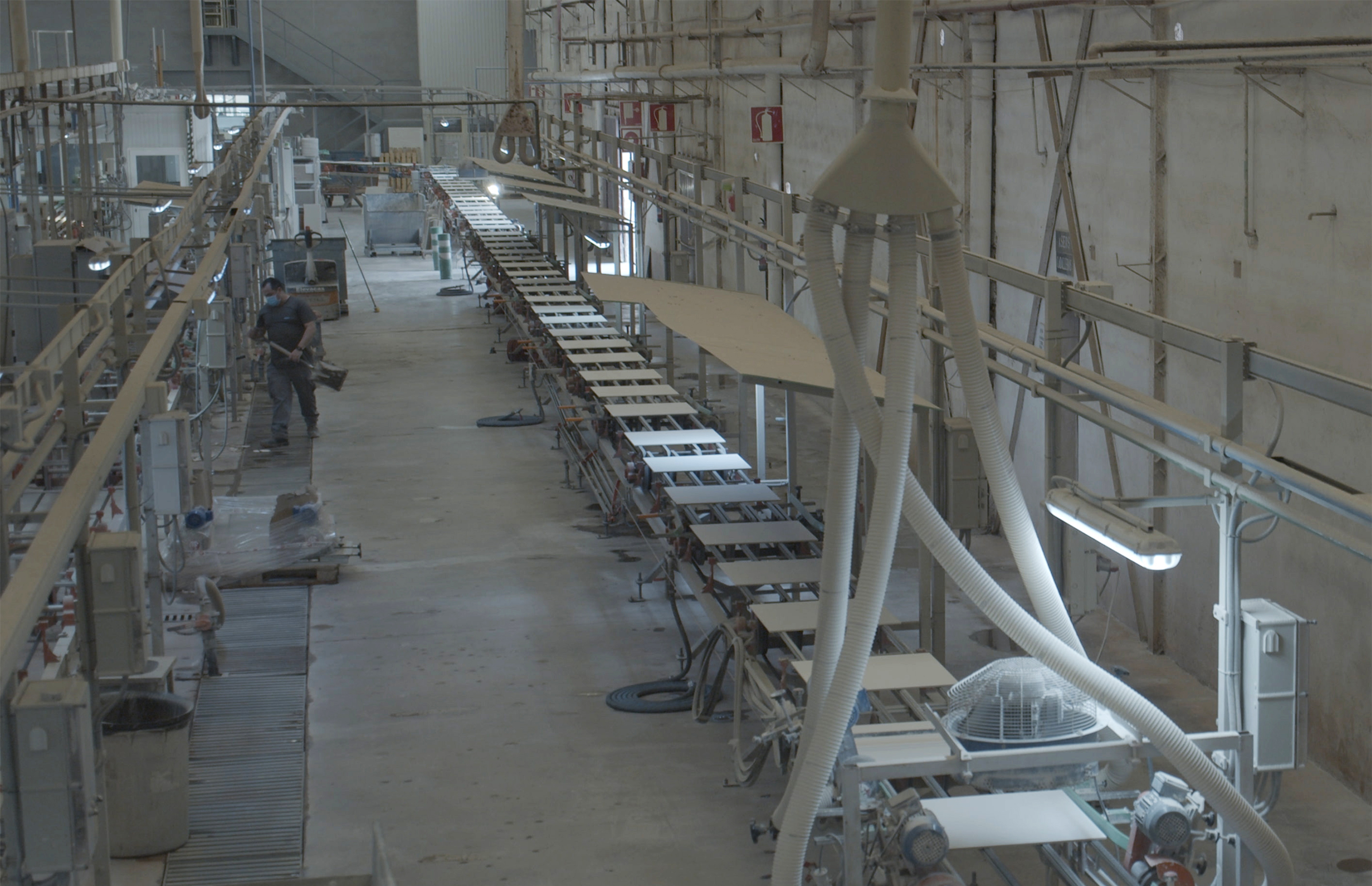 Onda se alía con siete  empresas cerámicas para formar a sus vecinos en hornos y prensas 