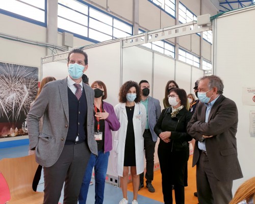 Sanidad completa la vacunación de más de 5.000 docentes en el Pabellón Azul de Elda 