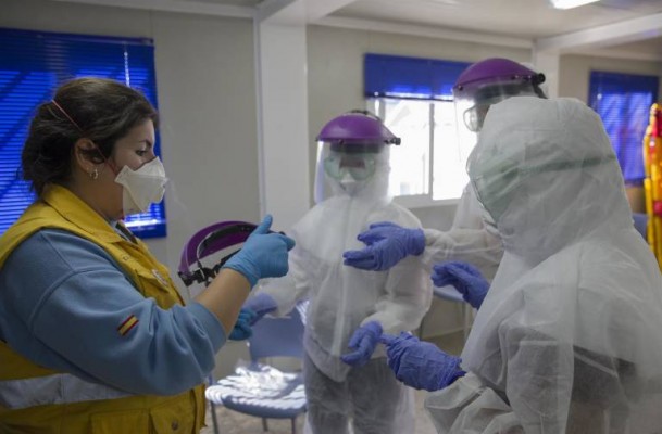 Marzo se despide con 76 sanitarios contagiados en la Comunitat, un 78% menos que hace un mes
