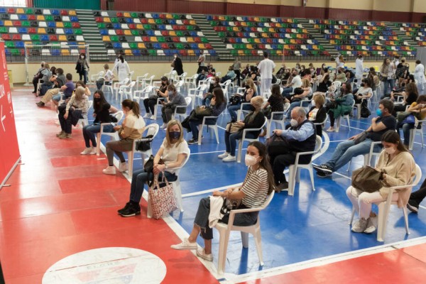 La vacunación masiva en IFA, a la espera: el 6 de abril se vacunan en Elche menores de 65 de la comarca