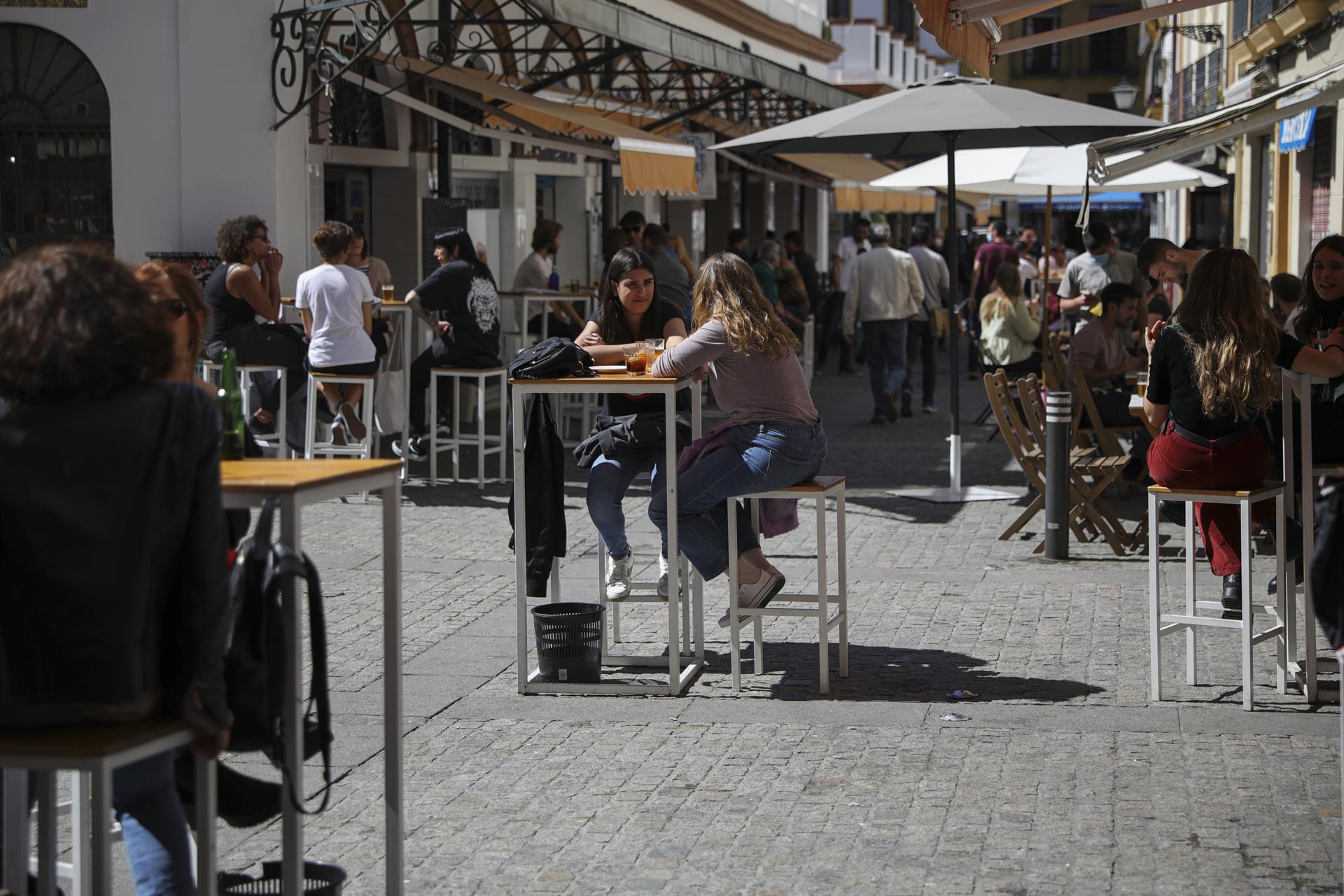 Sanidad notifica 8.534 nuevos casos y 154 muertes en España