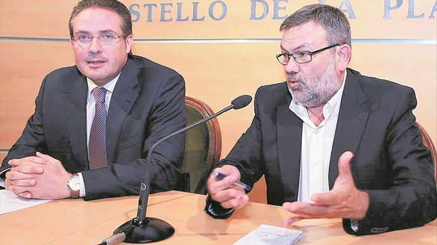 David Barelles y Antonio Lorenzo, en una imagen de archivo en el Ayuntamiento de Castelló. - 