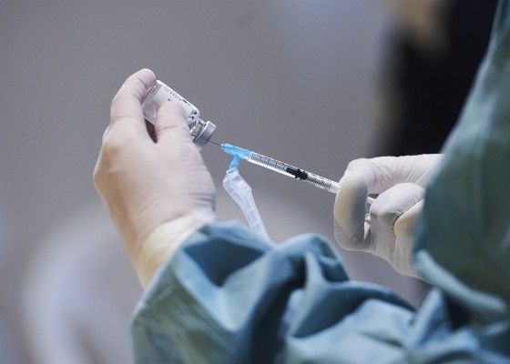 La EMA insiste en que no hay vínculo entre los trombos y la vacuna de AstraZeneca