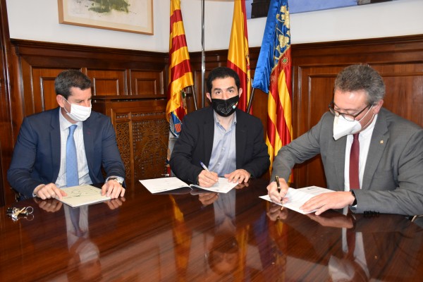 El Ayuntamiento de Alcoy y Caixa Popular firman un convenio para apoyar a los emprendedores