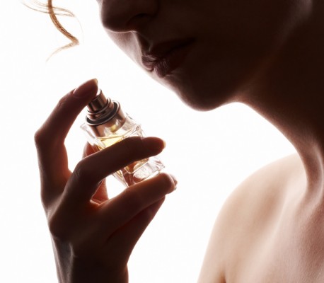 El perfume es decisivo para sentirse atraído por alguien, según 9 de cada 10 españoles