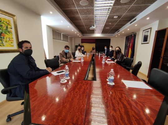 Los jóvenes empresarios de la Región trasladan sus preocupaciones y proyectos a la nueva consejera 