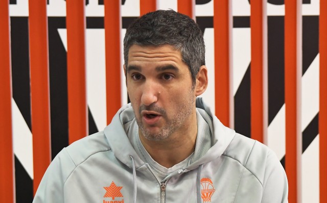 Rubén Burgos: 
