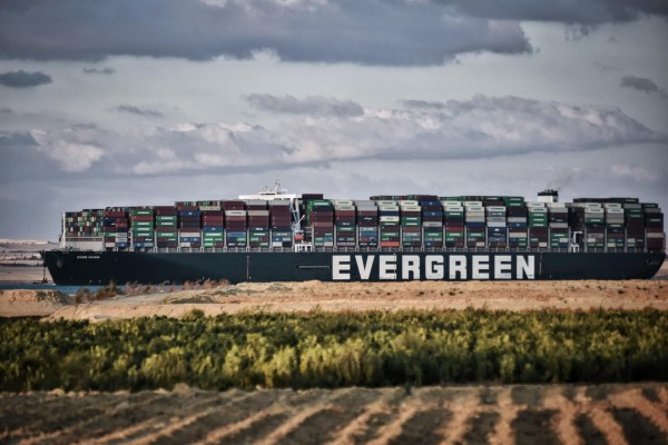 El bloqueo de Suez tensiona las cadenas de suministro de la industria valenciana