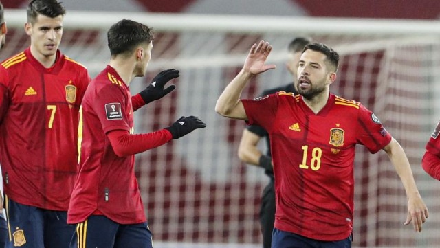 España busca reconciliarse con su juego ante Kosovo