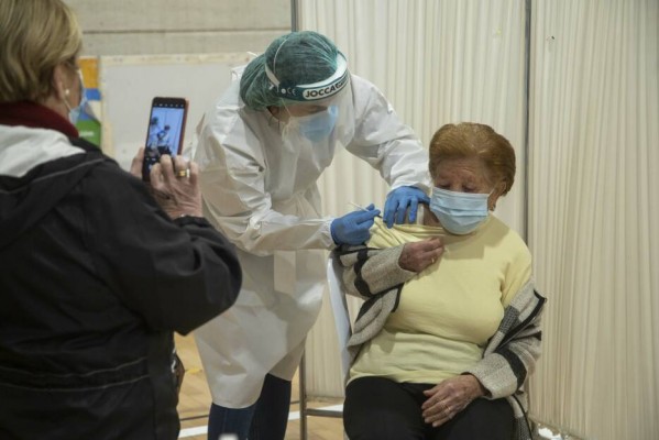 Salud inicia este miércoles la vacunación de 14.000 murcianos de 64 y 65 años en Murcia, Cartagena y Lorca