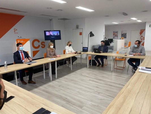 Martínez Vidal exige a López Miras que convoque elecciones 