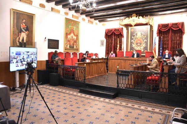 Elche se compromete a crear una ordenanza por el deterioro de edificios tras años de problemas o colapsos