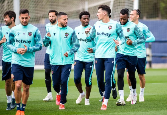 Paco López encaja piezas para recibir al Huesca