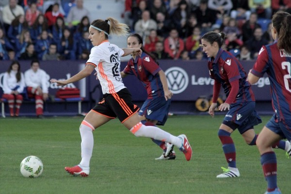En Mestalla hay un partidazo: juegan ellas (Top)