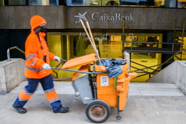 La PAH denuncia que la fusión de Bankia y CaixaBank 
