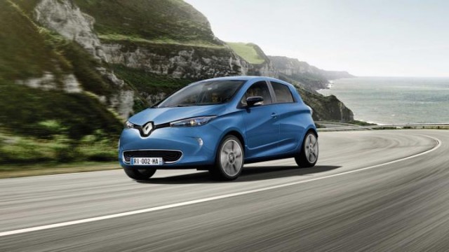 Las marcas con coches eléctricos exponen en la Plaza del Ayuntamiento