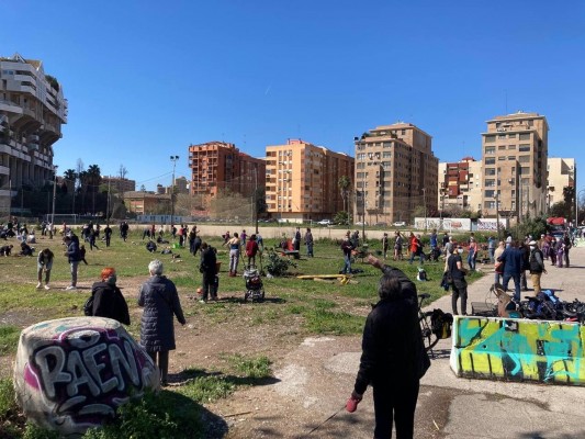 Vecinos de Benimaclet plantan 120 árboles en los terrenos del PAI 