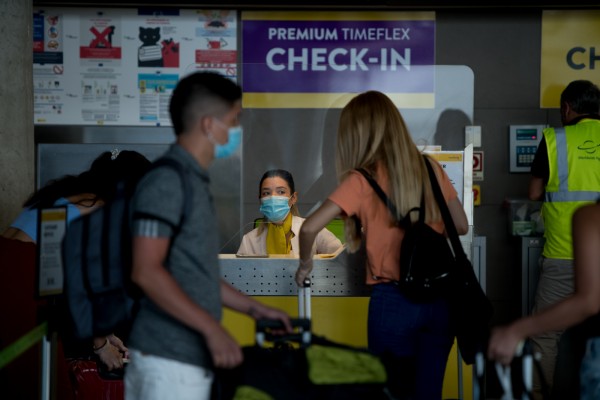 La pandemia modera las salidas de los valencianos al extranjero: solo un 1,5 % más que hace un año