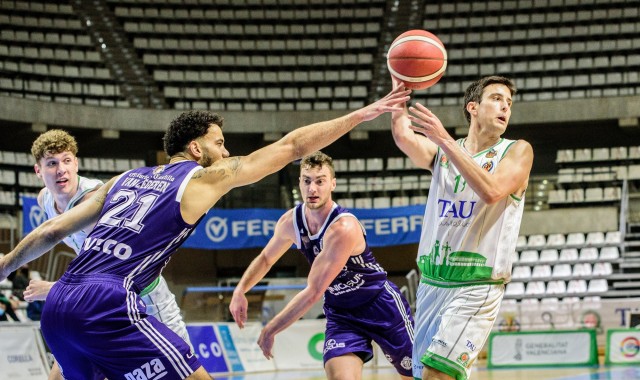 El TAU da un golpe de autoridad ante el Valladolid y afianza su candidatura al 'play off' (87-79)
