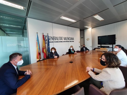 El Colegio de Registradores colaborará con la Generalitat para agilizar la gestión de las cooperativas
