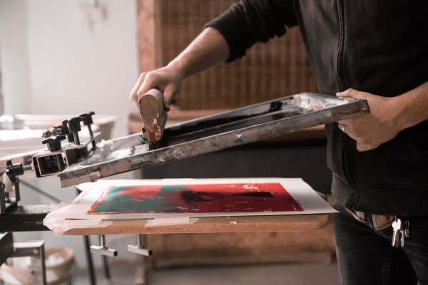 Un T.A.G. anda suelto: ¡taller y papel para la acción a través de las artes gráficas! 
