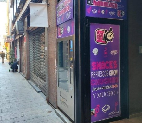 Un pedacito de Japón en el centro de Murcia: la máquina de vending con 'mogus' y bebidas de aloe