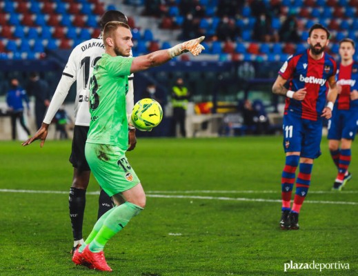 Cillessen sufre un esguince de rodilla