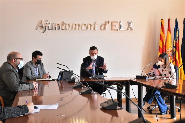 Elche reinvertirá el excedente de las Paréntesis en comercio, pirotecnia, ferias o clubes: 3,3 millones 