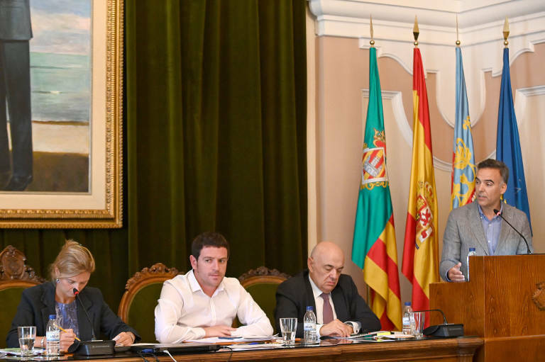 Cs acusa al PSPV de utilizarle 