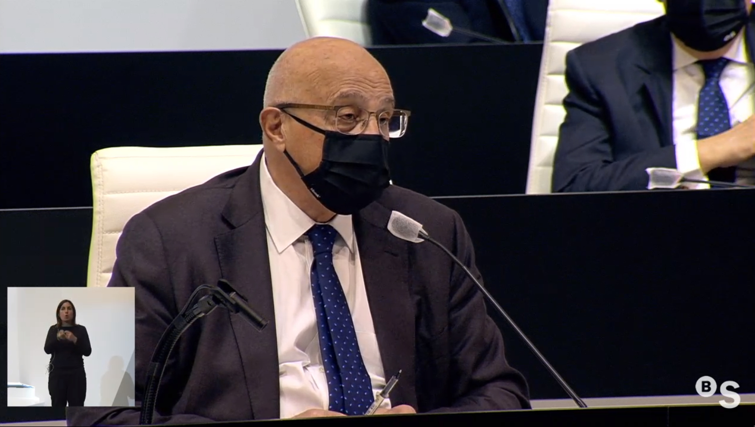 El presidente del Banco Sabadell, Josep Oliu, durante su intervención en la junta de accionistas de la entidad. Foto: AP - 