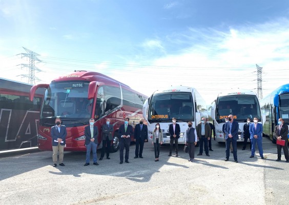 Autobuses ecológicos y accesibles para personas con discapacidad en la Región