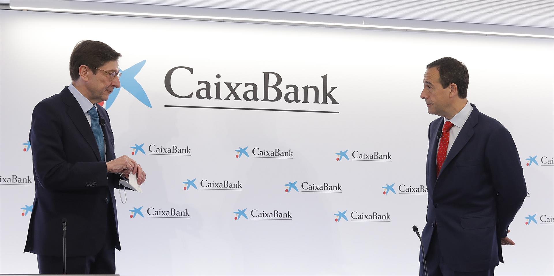 El presidente de CaixaBank, José Ignacio Goirigolzarri (i), y el consejero delegado de la entidad, Gonzalo Gortázar. Foto: ROBER SOLSONA /EP - 