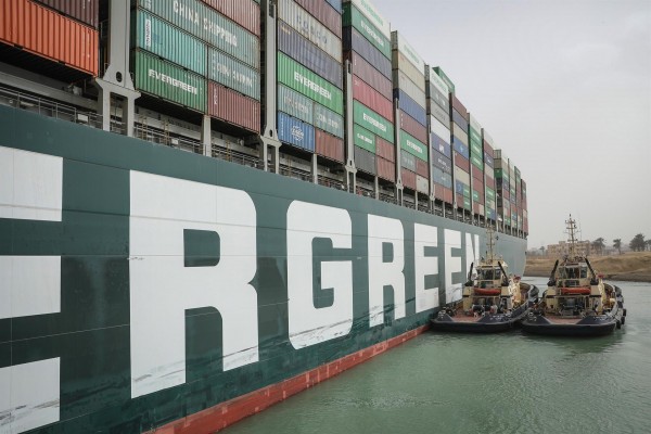 El bloqueo del canal de Suez impide el paso de más de 8.000 millones diarios en mercancías