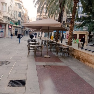Polémica a la vista: primera terraza en la Corredora peatonalizada en Elche, Compromís lo denuncia