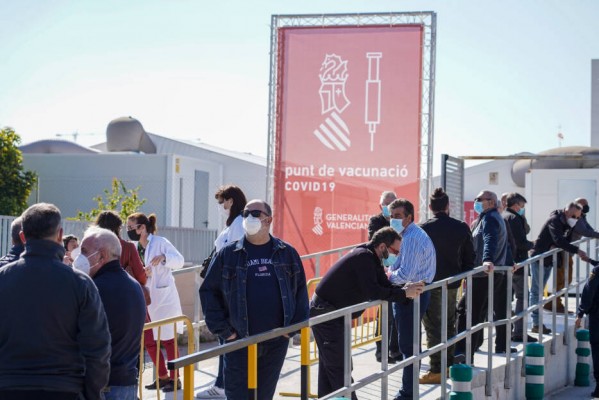 Sanidad cita para vacunarse a personas ya inmunizadas pese a la falta de dosis