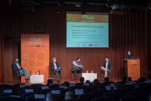 Los expertos opinan: es momento de invertir en 'startups', diversificar y explorar nuevos sectores