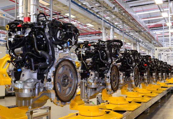 Jaguar Land Rover produce sus primeros motores Ingenium de gasolina
