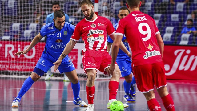 Andresito mete al Jimbee en semifinales de la Copa con un gol de falta en el último segundo (2-1)