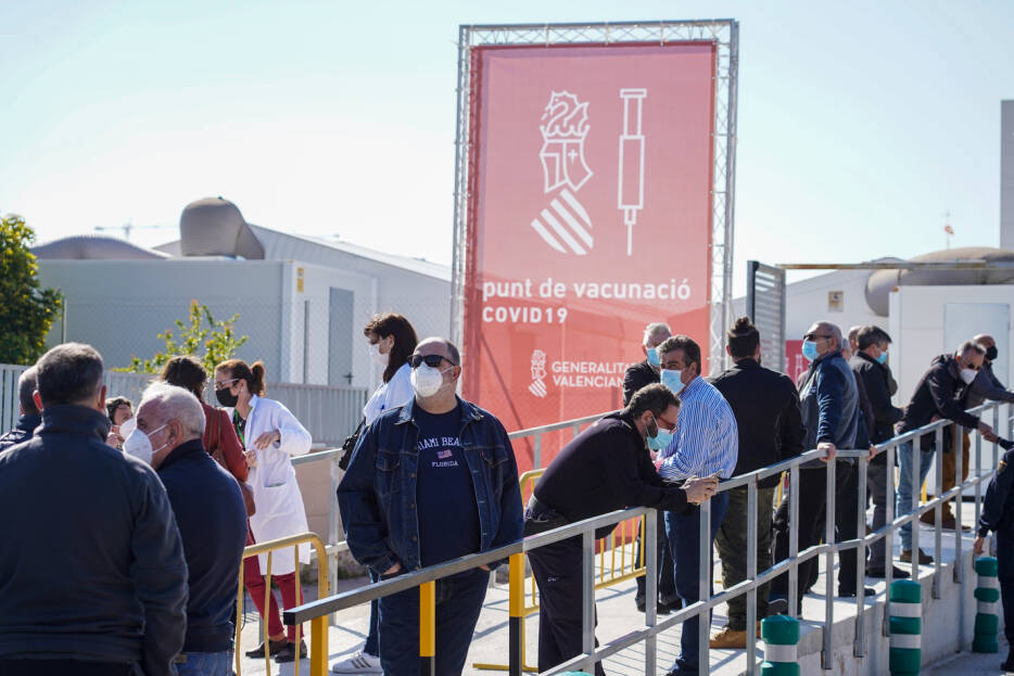 Jornada de vacunación del miércoles en València. Foto: EDUARDO MANZANA - 