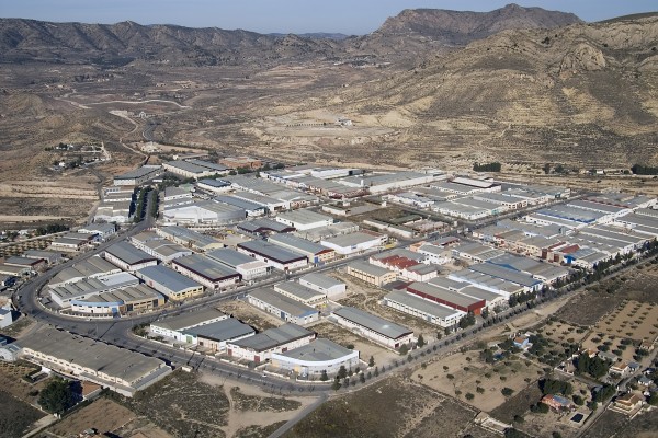 Elda invierte más de  400.000 euros en la modernización de sus tres polígonos industriales