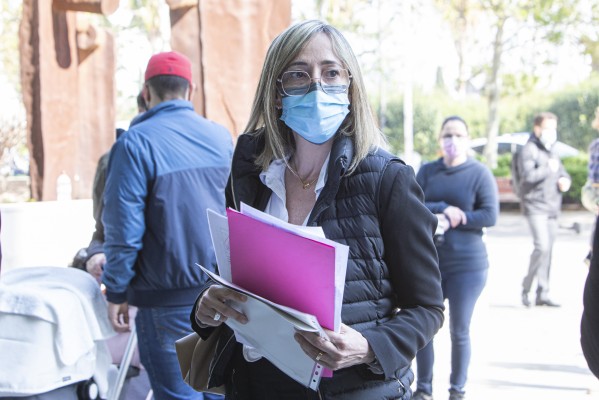 Mónica Almiñana señala que delegó en su equipo la ampliación de plazos en un concurso público  