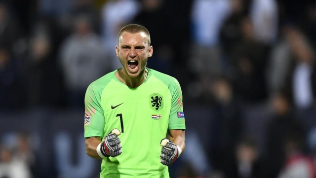 Cillessen se someterá a pruebas en Holanda para decidir si vuelve a Valencia