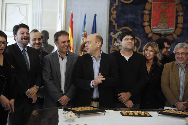 Guanyar y Compromís dejan solo a Echávarri y censuran el despido de la cuñada del líder del PP